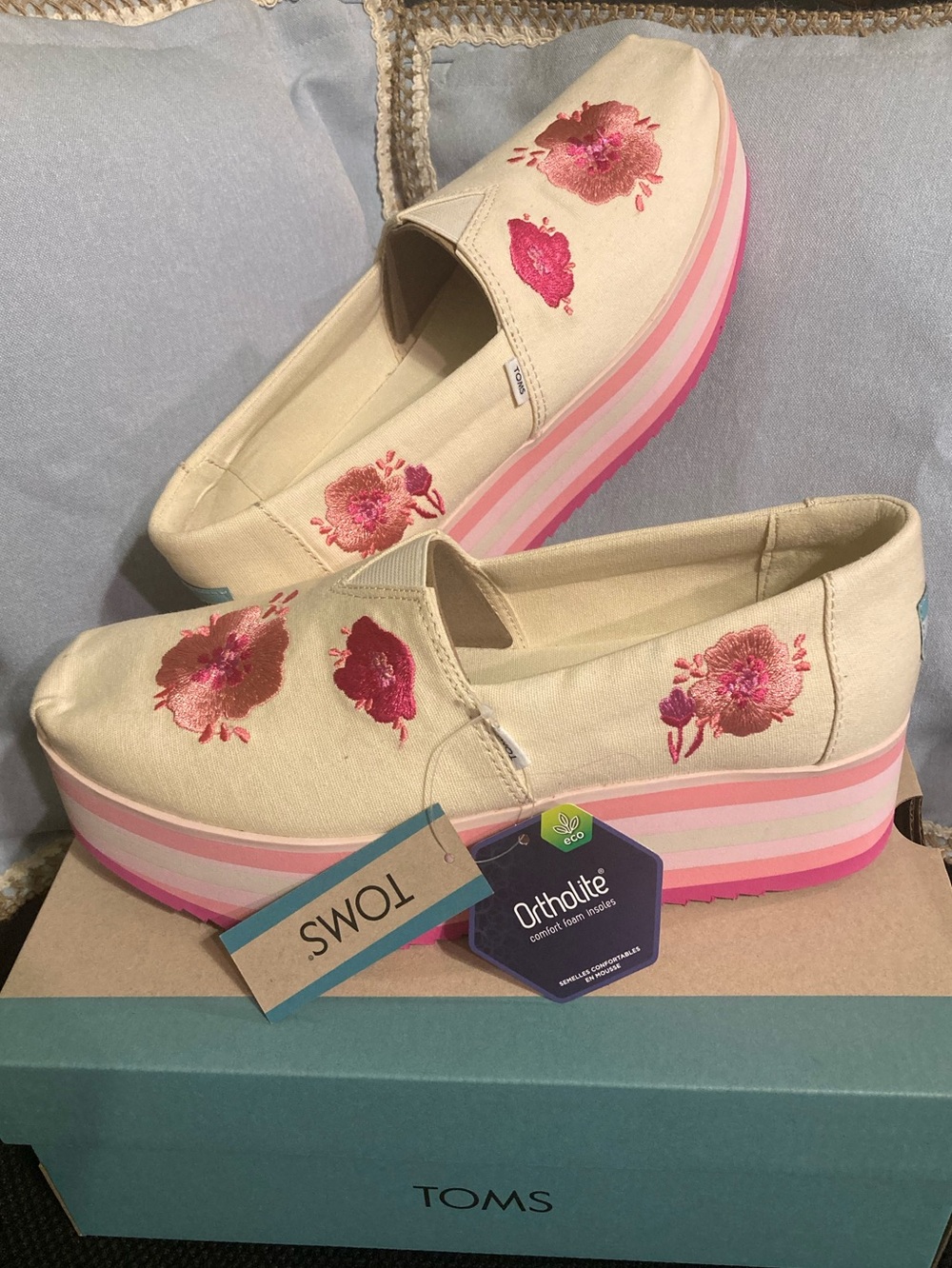 TOMS  Platform Slip-On Cream with Pink Floral Embroidery 9.5 NIB
